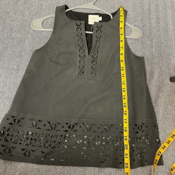 ANTHRO - HD IN PARIS - Laser Cut Sleeveless Blouse - Picture 5 of 6